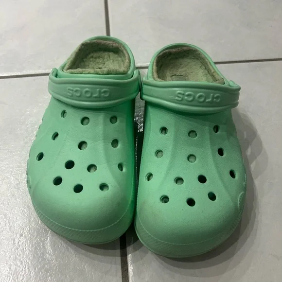 CROCS Women’s Mint Green Clogs - Picture 2 of 4
